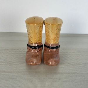 Cowboy boots  pointed toe Salt and Pepper Shaker Size 3.5"